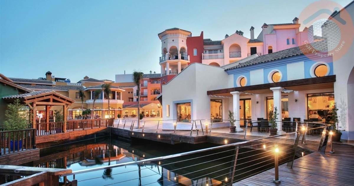 Fantastica Con Piscina En Gran Golf Villa Roldan